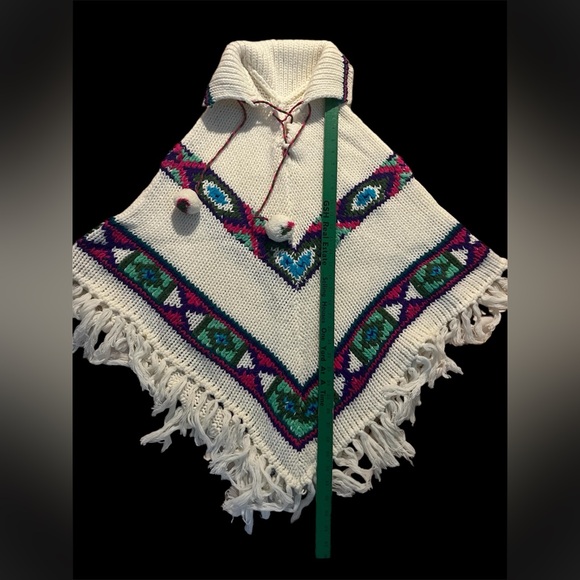 Vintage Handmade Knit Fashion Poncho - Picture 4 of 6